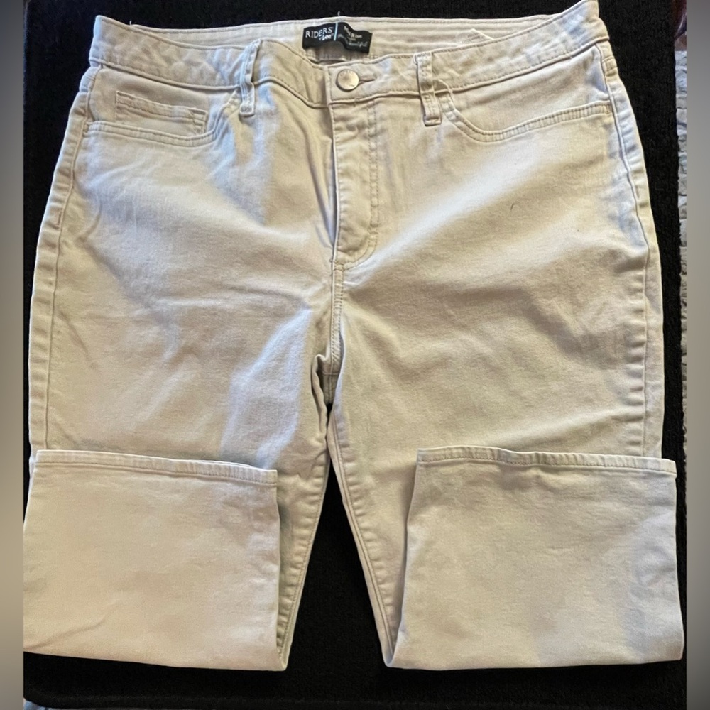 Fun Riders Mid-Rise Capris - Picture 2 of 5